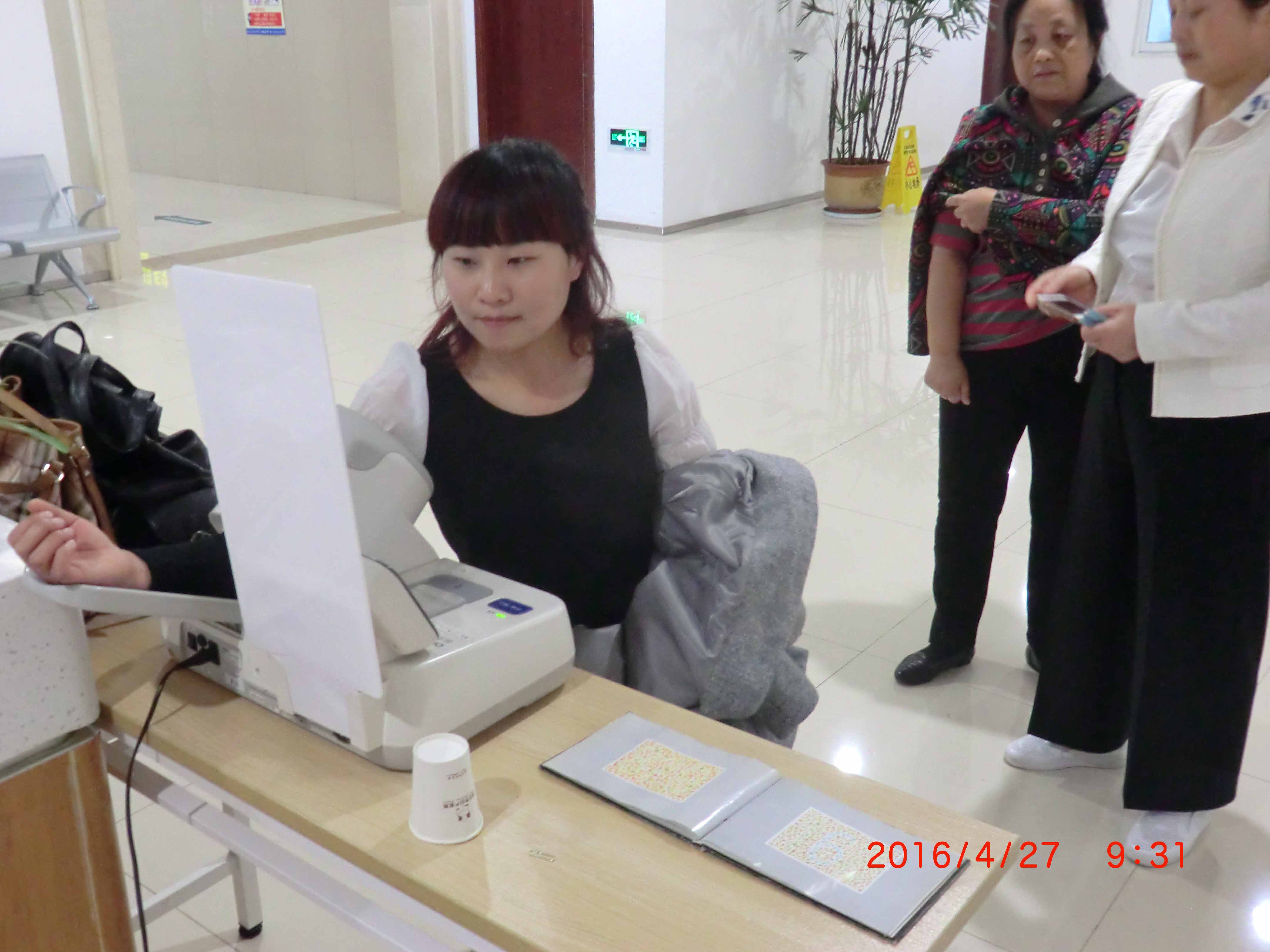 市公交公司開展女職工免費(fèi)健康體檢活動160427.JPG